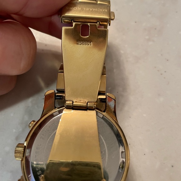 Michael Kors Gold Watch - Picture 7 of 8